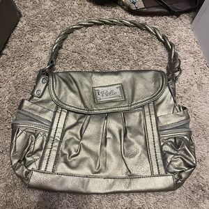 This brand is Relic and the purse is in good condition.